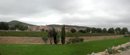 Exemple intressant de mise en scne de la limite du vieux village de Montredon-des-Corbires : une parcelle de vigne prserve aux abords du village, un muret en pierre restaur