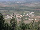 Vue depuis la montagne d'Alaric : le village de Floure