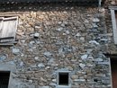 Mlange de schiste et calcaire sur le mur d'une maison  Cabrespine
