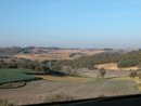 Paysage ondul depuis le sommet des collines vers Peyrefitte-sur-l'Hers : champs labours et crtes boises