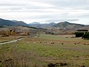 Petit plateau de Sault : plaine ptures, village d'Aunat et Madres  l'horizon