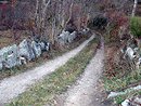 Blocs bruts de granite le long d'un chemin vers Escouloubre