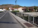 Espraza : bord de l'Aude dvaloris par un mur de soutnement en bton et un pont sans qualit achitecturale