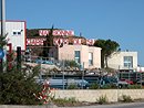 Urbanisation sur les coteaux des Corbires vers Narbonne ; ici sur le Pech Loubat