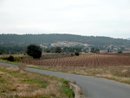 Le village de Montbrun-des-Corbires adoss aux collines de Lzignan