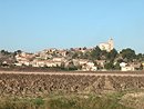 Le vieux village de Rochefort-du-Gard, vu depuis la plaine.