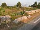 Vieillissement des murets d'accompagnement de la route d'accs  Castillon-du-Gard.