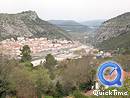  Anduze,  droite la ville centre et sur les pentes les extensions rcentes.