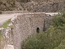 Murs de soutnements et murets arrondis sur la RD 39 entre Saumane et Saint-Romain-de-Tousque.