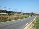 La RD 38 entre Bellegarde et Beaucaire, route-paysage en pied de coteau.