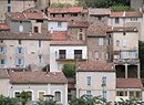 Roquebrun ; imbrication de volumes btis simples, aux faades parallles  la rivire
