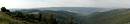 Depuis le mont Lozre : vue sur la haute valle du Lot ( gauche) et celle de l'Altier ( droite), domines  l'horizon par la montagne du Goulet