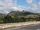 Le Chastel Viel et le Cnaret, premiers trucs dans le paysage en venant de Mende, vus depuis Barjac
