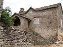 Une ferme caussenarde  Sauveterre, entirement faite de pierre, avec sa lucarne et son escalier extrieur, ici partiellement couvert