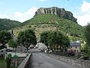 Trves et les falaises des gorges du Trvezel. (Gard)