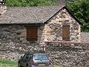 Schiste, grs et granite sur une maison de Racoules