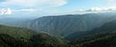 Vue depuis le sommet de l'Aigoual en direction du sud : haute valle de l'Hrault en contrebas, rempart de la montagne de l'Esprou en face, sommets du Lingas  droite