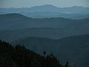 Vagues de serres successives, caractristiques des Cvennes, ici perues depuis la RD 35 en crte vers Saint-Andol-de-Clerguemort,  l'est de la montagne du Bougs.