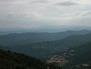 La succession des crtes vue depuis le col de la RD 13  l'est de Saint-Germain-de-Calberte (col de rencontre entre la Montagne de la Vieille Morte et la Montagne de Mortissou). Au fond, le mont Lozre