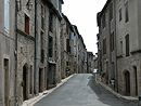 La rue de Barre-des-Cvennes, autour de laquelle s'allongent en rangs serrs les maisons