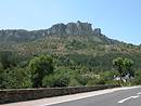 Premire ouverture visuelle sur la forteresse du causse Mjean, depuis la RN 106  l'arrive sur Florac