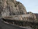 La RD 906 au-dessus des gorges de l'Altier : un site spectaculaire, mais il est qusiment impossible de s'y arrter