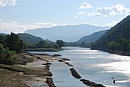 Paysage de la valle : la retenue sur la Tt et les horizons montagneux (le clocher de Marquixanes  l'horizon) ; ici depuis Vina