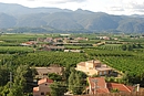 Mitage par des hangars d'activits et d'habitations agricoles ; ici la plaine autour de Joch