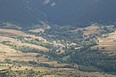 Le village d'Eyne blotti dans un vallon au pied du massif du Puigmal