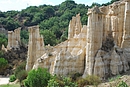 Les Orgues d'Ille-sur-Tt sont des "chemines de fes" dans lesquelles des roches plus dures ont protg de l'rosion de fines colonnes de roches plus tendres