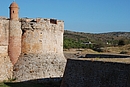 La forteresse de Salses et l'autouroute A9 au pied des Corbires