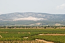 Carrire d'Espira sur les pentes des Corbires, bien visible depuis le Crest