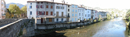 Un paysage urbain composé autour de l eau : alignements de façades le long de l Aude à Quillan.