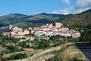 Le village perché de Mosset dans la vallée de la Castellane.