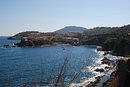 Urbanisation tous azimuts entre Port-Vendres et Collioure colonisant la crête, les pentes, le cap et la baie